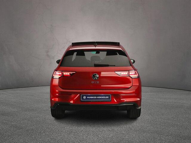 Volkswagen GOLF GTE 1.5 TSI eHybrid 272pk DSG Automaat Trekhaak, Panoramadak, 360 camera, Lederen bekleding, Black Style, LED matrix koplampen, Adaptive cruise control