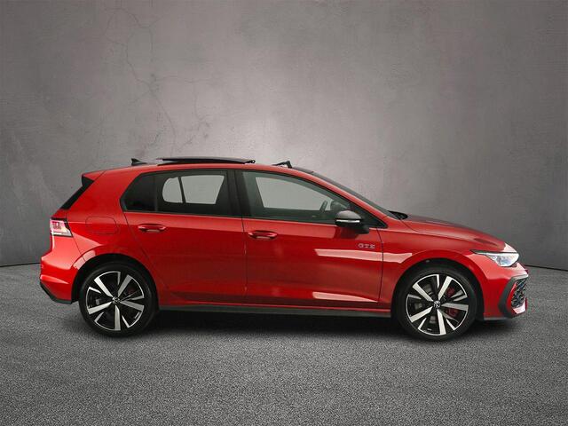 Volkswagen GOLF GTE 1.5 TSI eHybrid 272pk DSG Automaat Trekhaak, Panoramadak, 360 camera, Lederen bekleding, Black Style, LED matrix koplampen, Adaptive cruise control