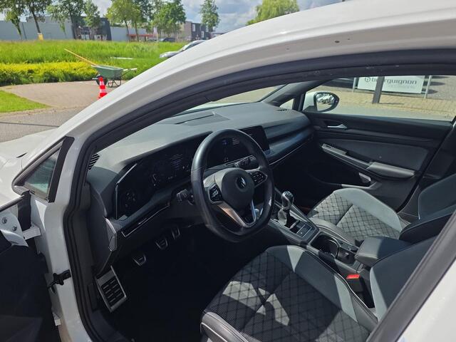 Volkswagen GOLF 1.5 TSI R-Line | ACC | 150Pk | Stoelverwarming |