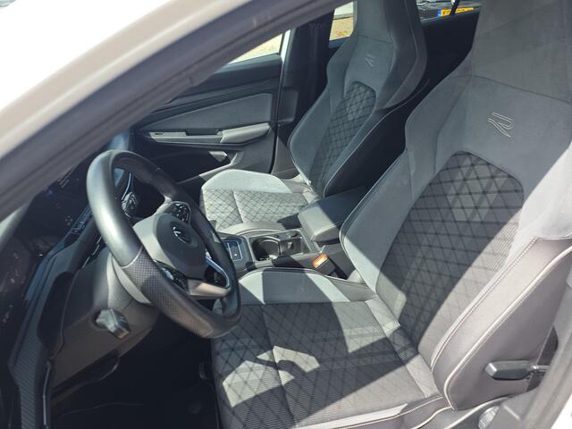 Volkswagen GOLF 1.5 TSI R-Line | ACC | 150Pk | Stoelverwarming |