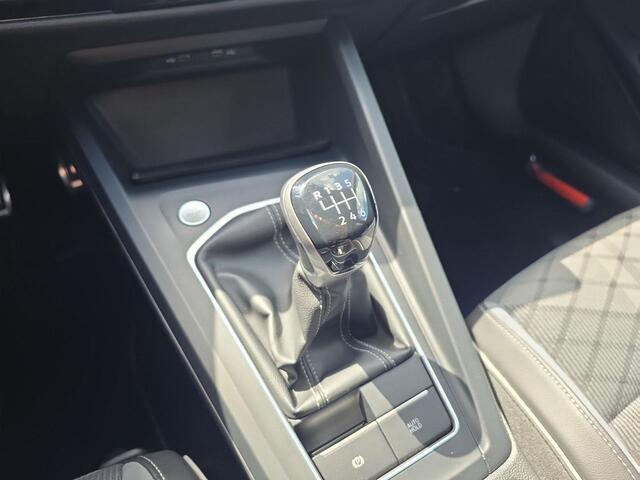 Volkswagen GOLF 1.5 TSI R-Line | ACC | 150Pk | Stoelverwarming |