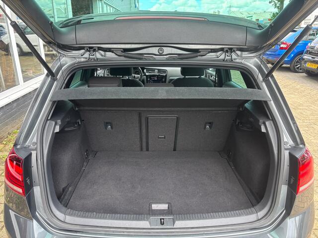 Volkswagen GOLF 1.5 TSI Highline Business R-Line | Automaat | Parkeersensoren | Apple Carplay | Adaptieve Cruise