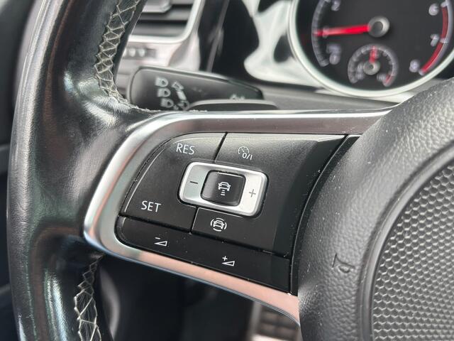 Volkswagen GOLF 1.5 TSI Highline Business R-Line | Automaat | Parkeersensoren | Apple Carplay | Adaptieve Cruise