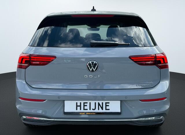 Volkswagen GOLF 1.5 eHybrid 204PK PLUG IN. LIFE CAMERA/NAVI/HEAD-UP/CARPLAY