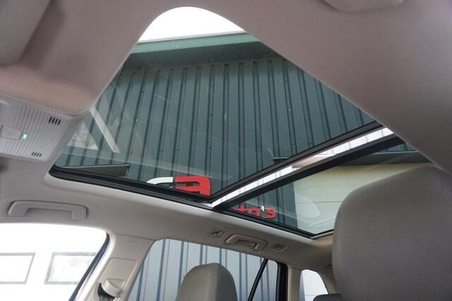 Volkswagen GOLF 1.0 eTSI DSG | PANO DAK | IQ LIGHT LED | TREKHAAK | STOEL/STUURVERWARMING |