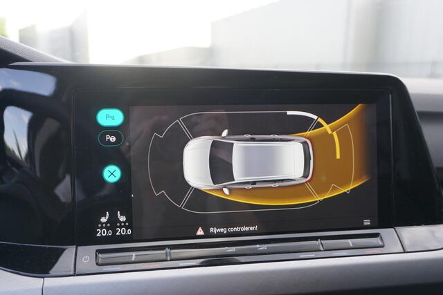 Volkswagen GOLF 1.0 eTSI DSG | PANO DAK | IQ LIGHT LED | TREKHAAK | STOEL/STUURVERWARMING |