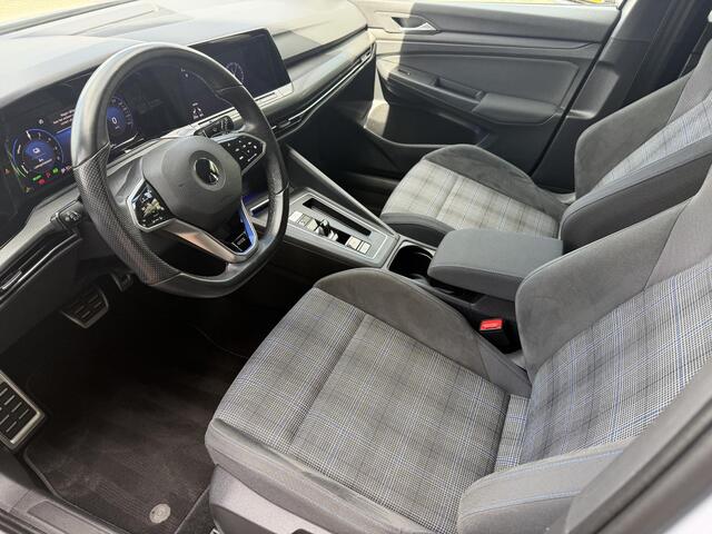 Volkswagen GOLF 1.4 eHybrid GTE NAVI | CRUISE | SPORT VELGEN | STUUR VERWARMING | PARKEERSENSOREN | CLIMA | AIRCO | IQ DRIVE