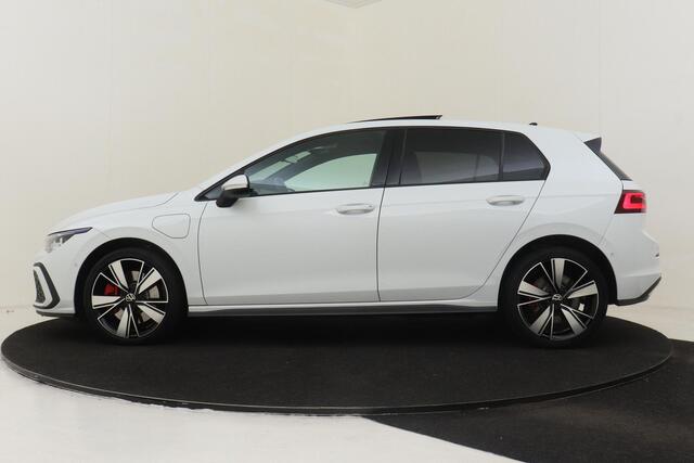 Volkswagen GOLF 1.4 eHYBRID GTE -PANO.DAK|HEAD-UP DISP.|IQ.LIGHT|DODEHOEK|KEYLESS|CAMERA|SOEL/STUURVERW.|18"BAKERSFIELD