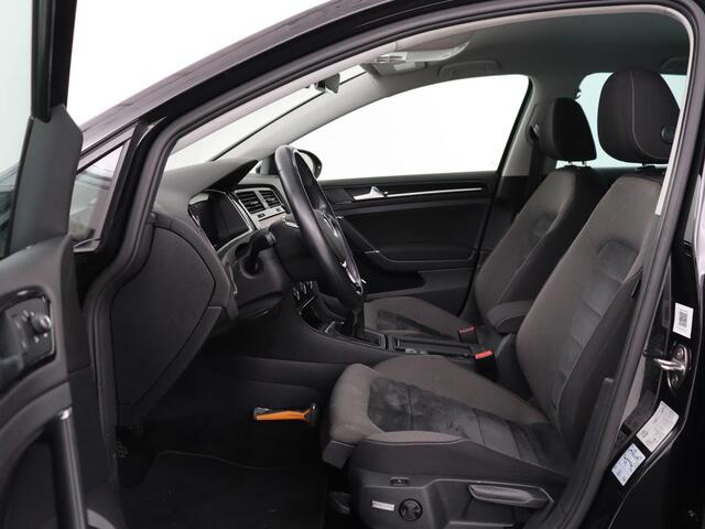 Volkswagen GOLF 1.0 TSI R-Line | Carplay | Adaptive Cruise | Massage | Stoelverwarming | Climate control | Bluetooth | Navigatie | Virtual Cockpit | Parkeerhulp