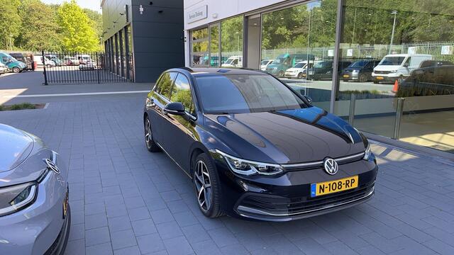 Volkswagen GOLF 1.5 eTSI 150pk Style DSG / Navigatie / Stoelverwarming / IQ Light / Camera