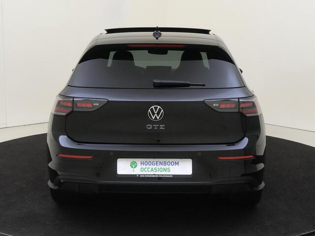 Volkswagen GOLF 1.5 eHybrid GTE | SoH 100% | Panoramadak | Trekhaak | Lederen bekleding 'Vienna' | Head-up display | Adaptieve demping | 360 camera | Black style | Stoelventilatie voor |
