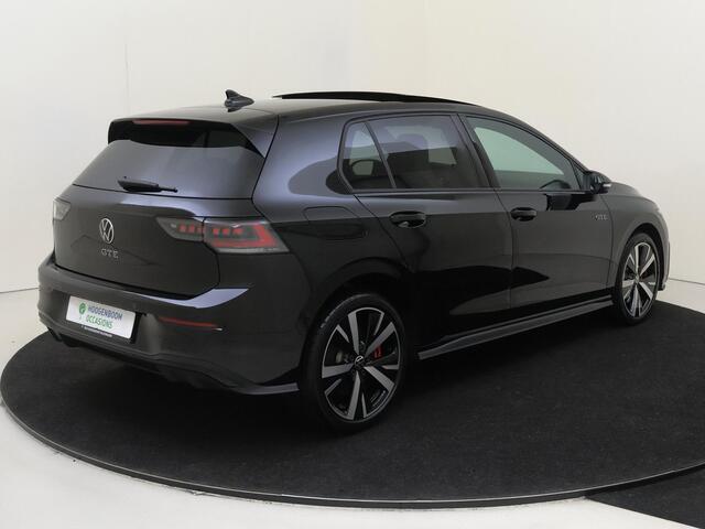 Volkswagen GOLF 1.5 eHybrid GTE | SoH 100% | Panoramadak | Trekhaak | Lederen bekleding 'Vienna' | Head-up display | Adaptieve demping | 360 camera | Black style | Stoelventilatie voor |