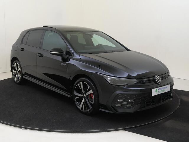 Volkswagen GOLF 1.5 eHybrid GTE | SoH 100% | Panoramadak | Trekhaak | Lederen bekleding 'Vienna' | Head-up display | Adaptieve demping | 360 camera | Black style | Stoelventilatie voor |