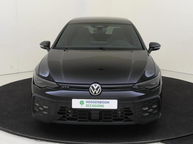 Volkswagen GOLF 1.5 eHybrid GTE | SoH 100% | Panoramadak | Trekhaak | Lederen bekleding 'Vienna' | Head-up display | Adaptieve demping | 360 camera | Black style | Stoelventilatie voor |