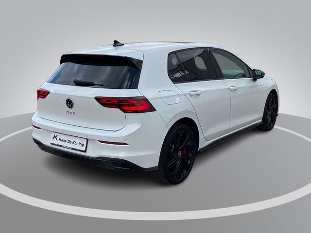 Volkswagen GOLF 1.4eHybrid 180kW/245PK GTE Black Style · Panoramadak · Trekhaak · Apple/Android Car Play · Garantie t/m 01-12-2026 of 100000km.