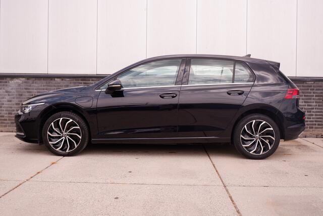 Volkswagen GOLF 1.4 eHybrid Style | Carplay | Camera | Memory | Navi | Sfeerverlichting | LED | IQ-Light