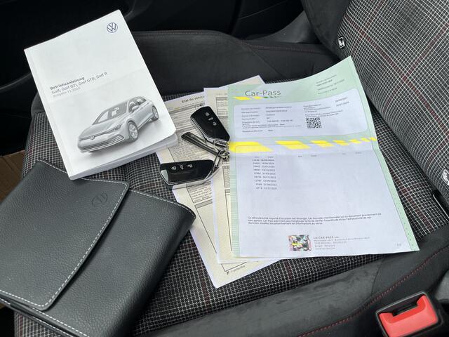 Volkswagen GOLF 2.0 TSI GTI // ADAPT. CRUISE // SCHUIF-KANTELDAK // DODEHOEK // VIRTUAL COCKPIT // CAMERA+SENSOREN // NAVI+CARPLAY //