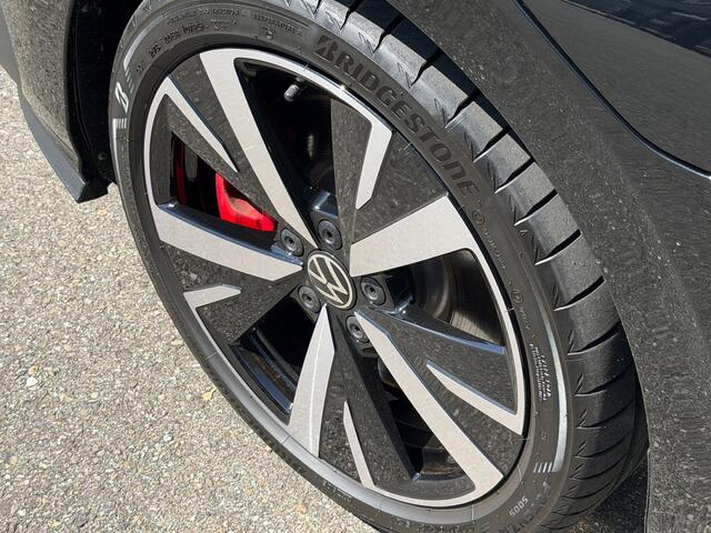 Volkswagen GOLF 1.5 eHybrid GTE 272pk | Trekhaak | IQ light | Camera | Head-up | Rijklaar incl. garantie