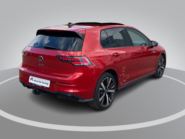 Volkswagen GOLF 1.5eHybrid 200kW/272PK GTE Black Style DSG · Panoramadak · Trekhaak · Leder · Camera · Apple/Android Car Play · Garantie t/m 10-08-2030 of 100000km.