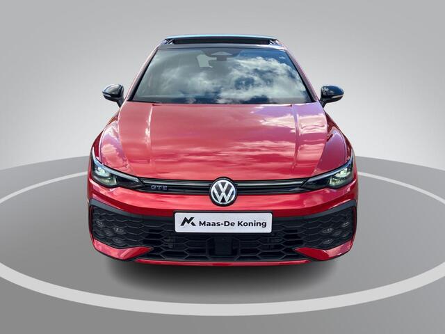 Volkswagen GOLF 1.5eHybrid 200kW/272PK GTE Black Style DSG · Panoramadak · Trekhaak · Leder · Camera · Apple/Android Car Play · Garantie t/m 10-08-2030 of 100000km.