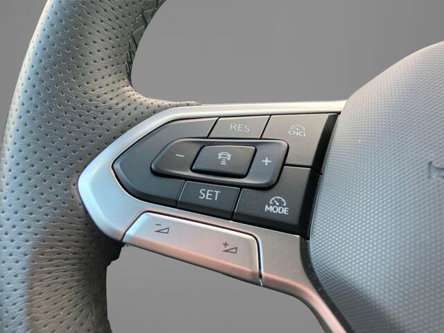 Volkswagen GOLF 1.5eHybrid 200kW/272PK GTE Black Style DSG · Panoramadak · Trekhaak · Leder · Camera · Apple/Android Car Play · Garantie t/m 10-08-2030 of 100000km.