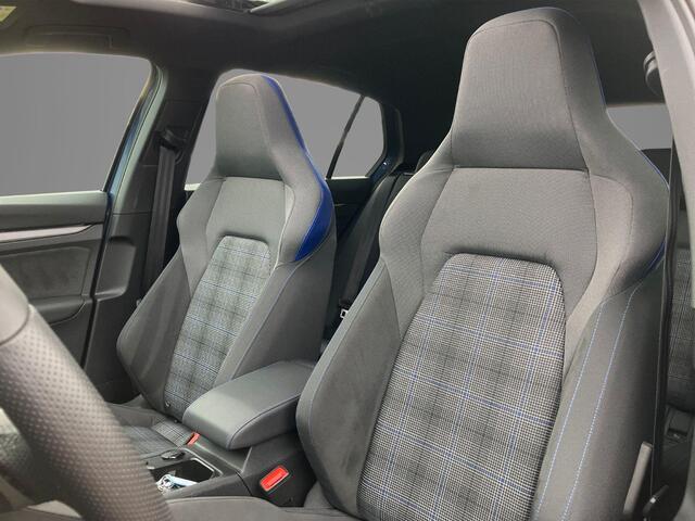 Volkswagen GOLF 1.5eHybrid 200kW/272PK GTE Black Style · Panoramadak · Trekhaak · Apple/Android Car Play · Garantie t/m 10-09-2030 of 10000km.