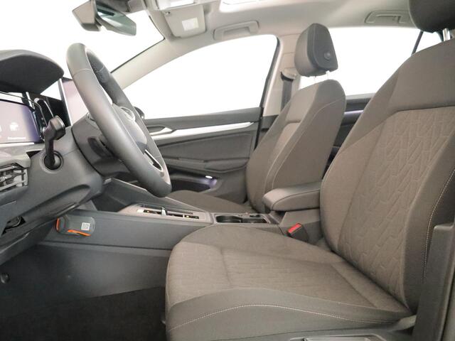 Volkswagen GOLF 1.5 eHybrid Life Edition 204 pk Automaat (DSG) | Verlengde garantie | Navigatie via App | Panoramadak | Parkeersensoren (Park assist) | Achteruitrijcamera |