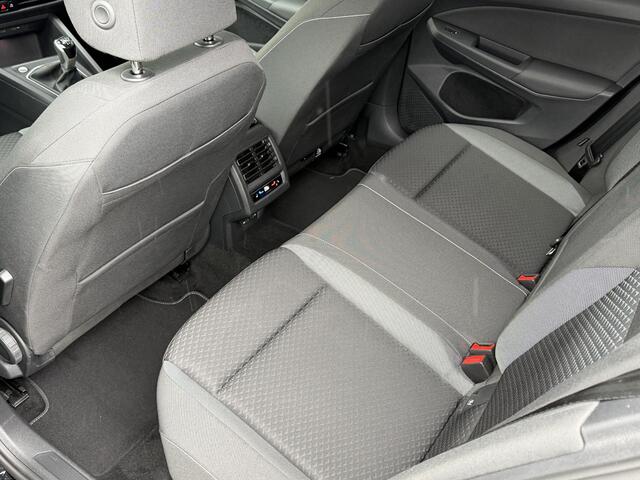 Volkswagen GOLF 1.5 TSI Active | Adaptieve Cruise Control | Camera | Virtual Cockpit | Stoelverwarming | Apple CarPlay/Android Auto | HUD | DAB |