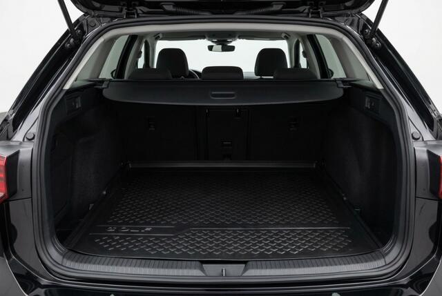 Volkswagen GOLF VIII Variant Life 1.5 eTSI Camera l Navi l Adaptive cruise