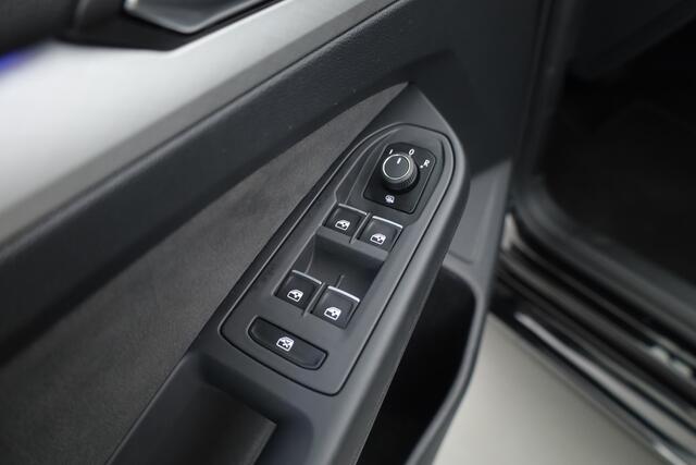 Volkswagen GOLF 1.0 eTSI Life Business | Adapt. Cruise | Memory | Massage | Apple CarPlay & Android Auto | Stoel- Stuurverw. |
