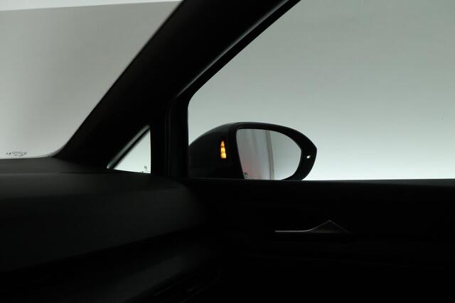 Volkswagen GOLF 1.4 245pk eHybrid GTE Panoramadak HUD Camera Navigatie Stoelverwarming