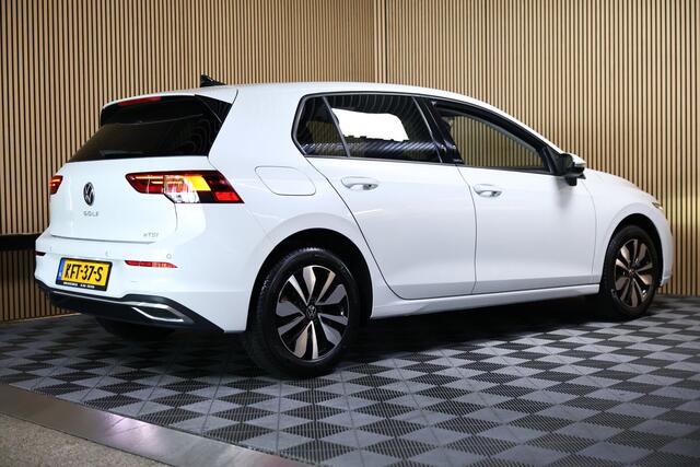 Volkswagen GOLF 1.0 eTSI Life Business AVM DSG CARPLAY NAVI CLIMA STUURVW SFEER CAMERA PDC '24