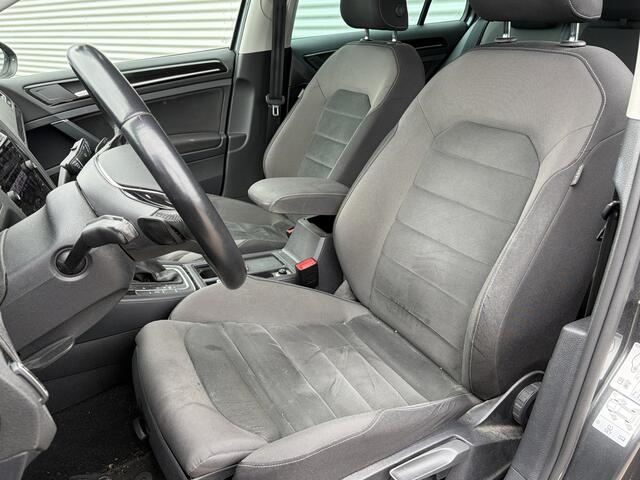 Volkswagen GOLF 1.5 TSI Highline Business R | Nieuw Binnen | Xenon | Automaat | Trekhaak | Navigatie