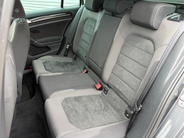 Volkswagen GOLF 1.5 TSI Highline Business R | Nieuw Binnen | Xenon | Automaat | Trekhaak | Navigatie