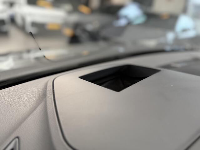 Volkswagen GOLF 1.5 eTSI R-Line / Pano / Head-up / Keyless /