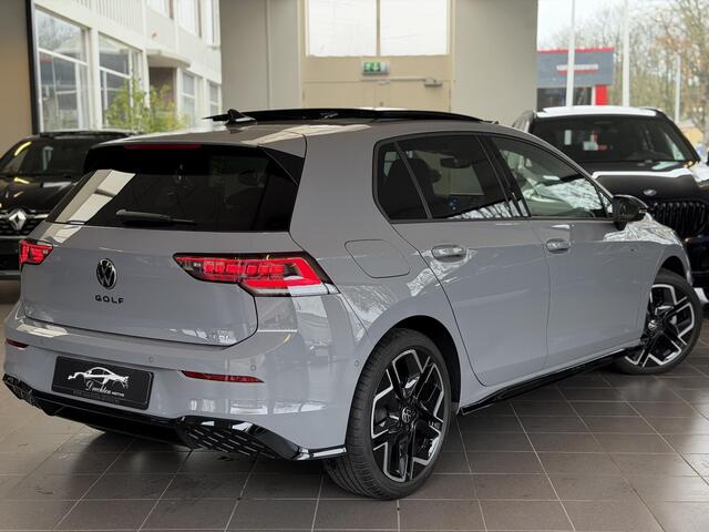 Volkswagen GOLF 1.5 eTSI R-Line / Pano / Head-up / Keyless /