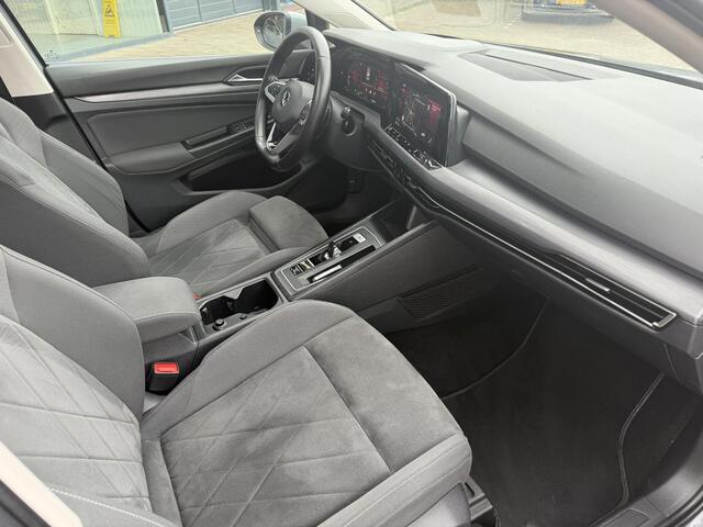 Volkswagen GOLF 1.5 eTSI R-Line IQ LED | MASSAGE STOELEN | CAMERA | NAVIGATIE | PANORAMADAK | CRUISECONTROL | STUUR/STOEL VERWARMING | LED PAKKET | PARKEERSENSOREN | VIRTUEEL COCKPITDISPLAY | APPLE CARPLAY & ANDROID AUTO |