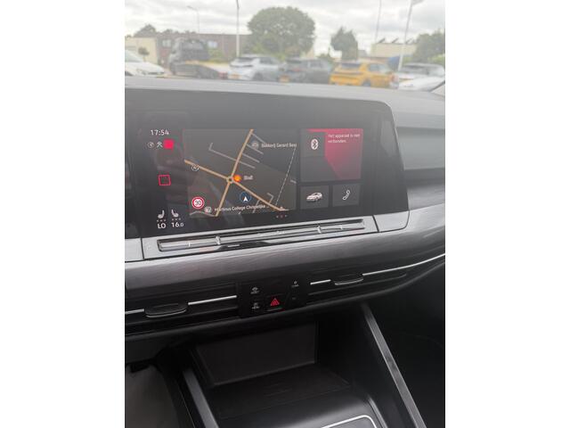 Volkswagen GOLF 1.5 eTSI R-Line IQ LED | MASSAGE STOELEN | CAMERA | NAVIGATIE | PANORAMADAK | CRUISECONTROL | STUUR/STOEL VERWARMING | LED PAKKET | PARKEERSENSOREN | VIRTUEEL COCKPITDISPLAY | APPLE CARPLAY & ANDROID AUTO |