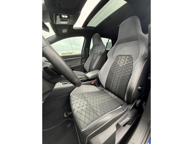 Volkswagen GOLF 1.5 eTSI R-Line Business+