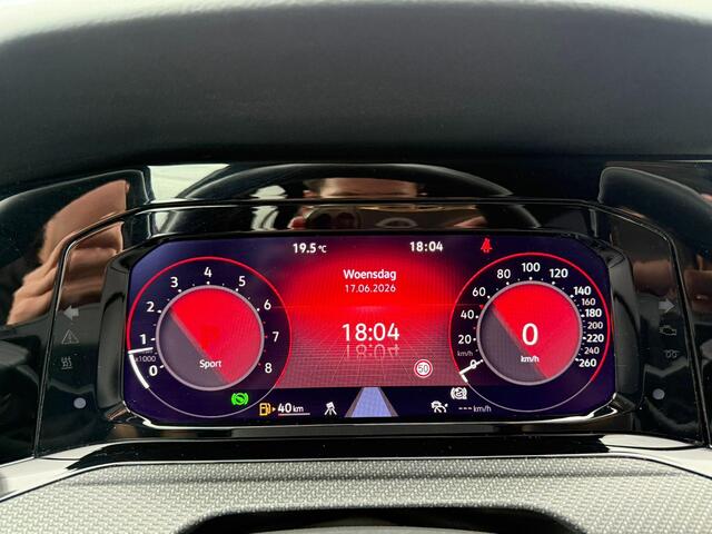 Volkswagen GOLF 1.5 eTSI R-Line Business+