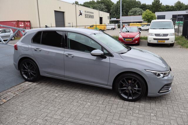 Volkswagen GOLF 1.5 eTSI Active Stoelverwarming/Apple carplay/Achteruitrijcamera/Adaptieve cruise control/Lane assist/Parkeersensoren rondom/Sfeerverlichting/Climate control/DAB/Navigatie