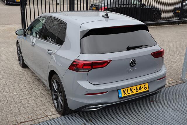 Volkswagen GOLF 1.5 eTSI Active Stoelverwarming/Apple carplay/Achteruitrijcamera/Adaptieve cruise control/Lane assist/Parkeersensoren rondom/Sfeerverlichting/Climate control/DAB/Navigatie