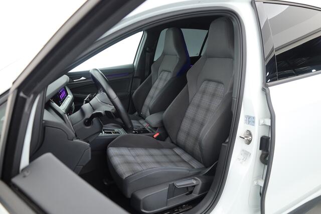 Volkswagen GOLF 1.4 eHybrid GTE | Dig. Cockpit | IQ light | Apple CarPlay & Android Auto | Stoel-Stuurverw. | Sfeerverlichting