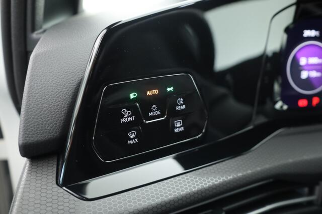 Volkswagen GOLF 1.4 eHybrid GTE | Dig. Cockpit | IQ light | Apple CarPlay & Android Auto | Stoel-Stuurverw. | Sfeerverlichting