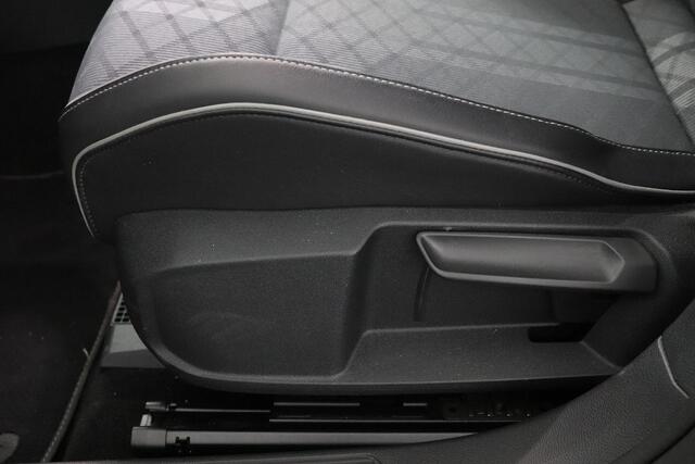 Volkswagen GOLF Variant 1.5 eTSI 150pk R-Line Business | Automaat | Trekhaak | Stoel & Stuur verwarming |