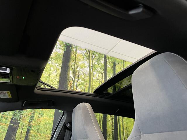 Volkswagen GOLF Variant 1.5 eTSI R-Line Business+ | Apple Carplay | IQ Drive | Panorama dak | Adaptive Cruise Control | Rijmodus Regeling | Stoelverwarming |