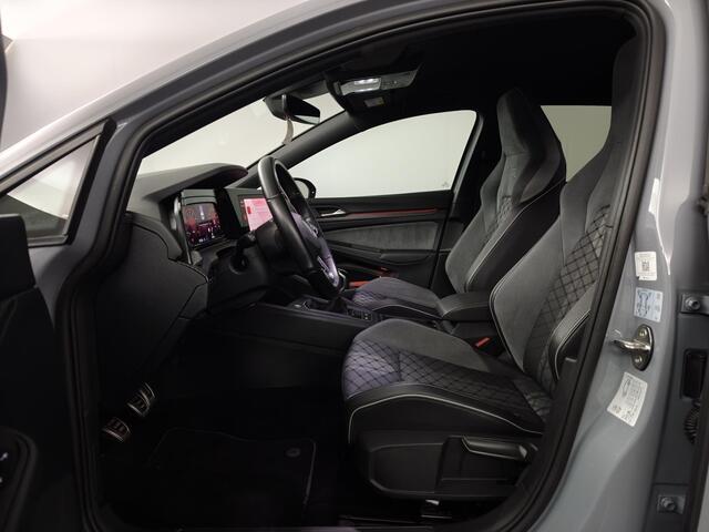 Volkswagen GOLF 1.5 TSI R-Line Business+ | Achteruitrijcamera | Navigatie | Stoelverwarming | Apple CarPlay / Android Auto |