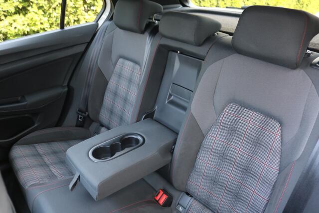 Volkswagen GOLF 2.0 TSI GTI DSG (Panoramadak Sportinterieur Carplay Navi/Camera ACC 19InchLMV IQ-Light Pdc V+A PrivacyGlass)