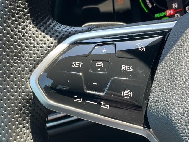 Volkswagen GOLF 1.4 eHybrid GTE PHEV 259PK Afn.Trekhaak Adap.Cruise Led Camera Stoelverw Orig.NL UITSTRALING!