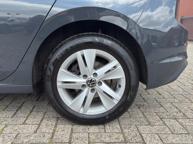 Volkswagen GOLF 1.0 eTSI DSG LIFE PDC/ACC/NAVI/CLIMA/STOEL+STUURVERW